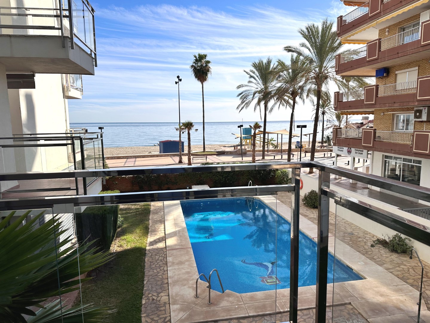 Apartment located on the Paseo Maritimo with beautiful sea views
