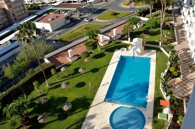 Precioso  Apartamento de 2 dormitorios con fabulosas vistas en 2ª línea de playa en Los Boliches