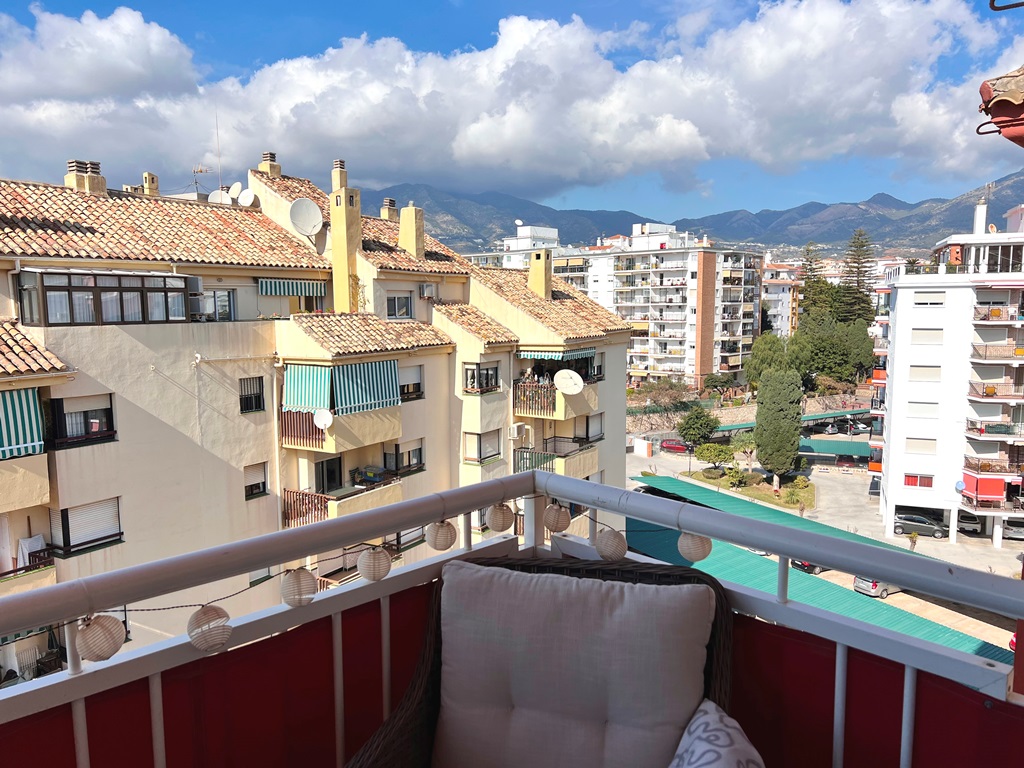Very nice south west facing apartment centrally located in Los Boliches. Only 400 meters from the beach
