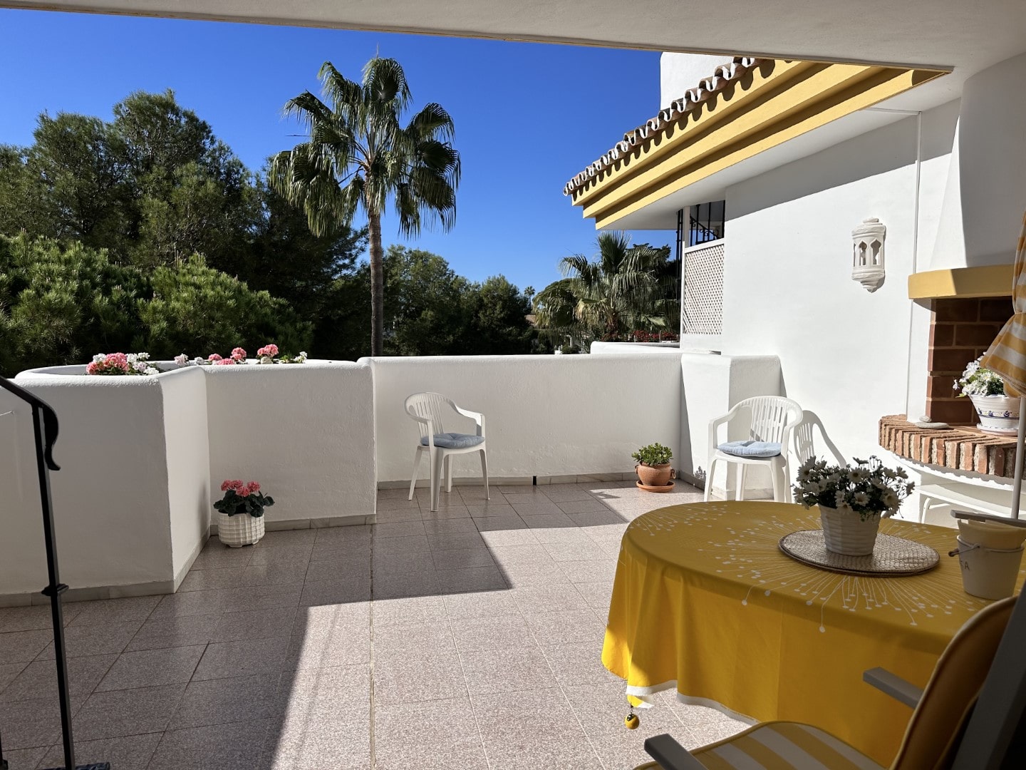 Penthouse with private roof terrace surrounded by the Calahonda golf course