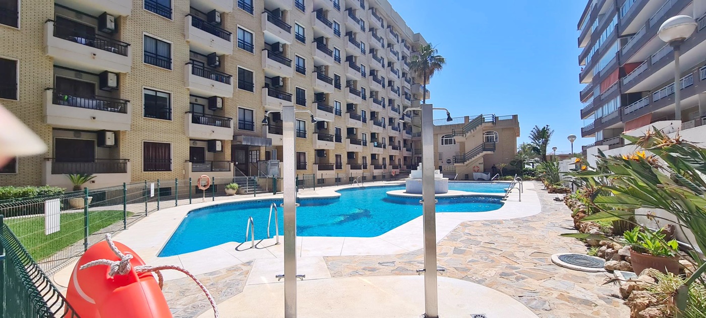 fantastic opportunity to buy your Apartment on the Paseo Marítimo de Los Boliches, with fabulous sea views, pool and garage