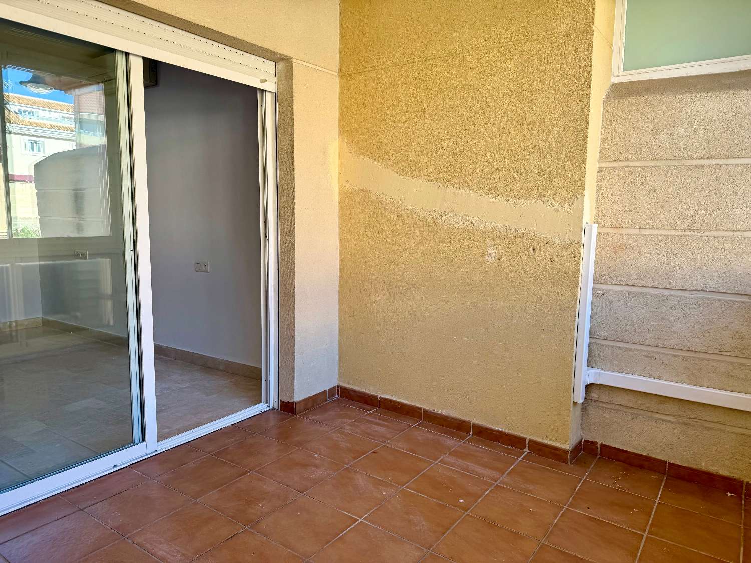 Piso de 3 dormitorios en Los Pacos, con garaje y piscina