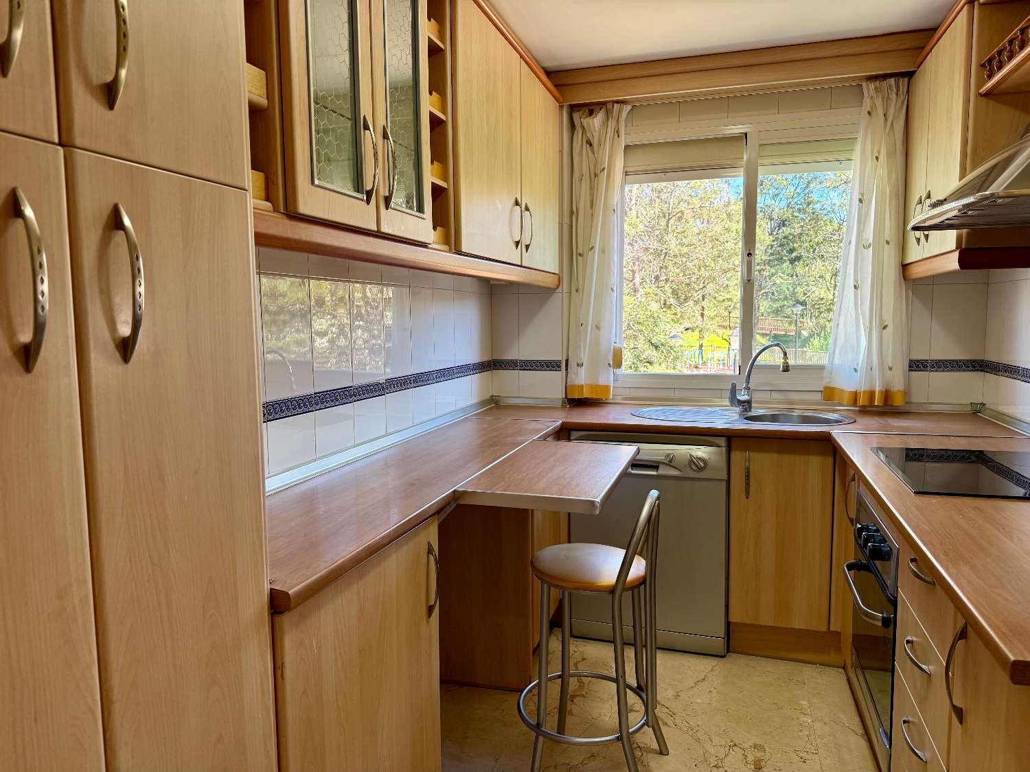 Piso de 3 dormitorios en Los Pacos, con garaje y piscina