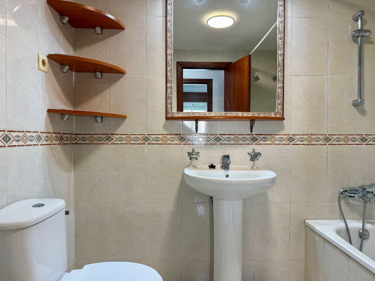 Piso de 3 dormitorios en Los Pacos, con garaje y piscina