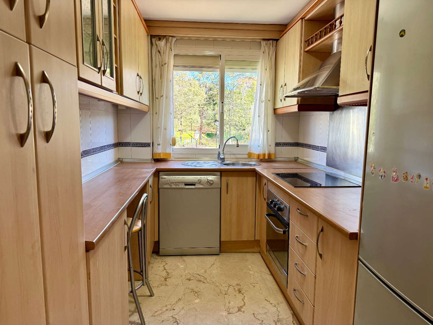 Piso de 3 dormitorios en Los Pacos, con garaje y piscina