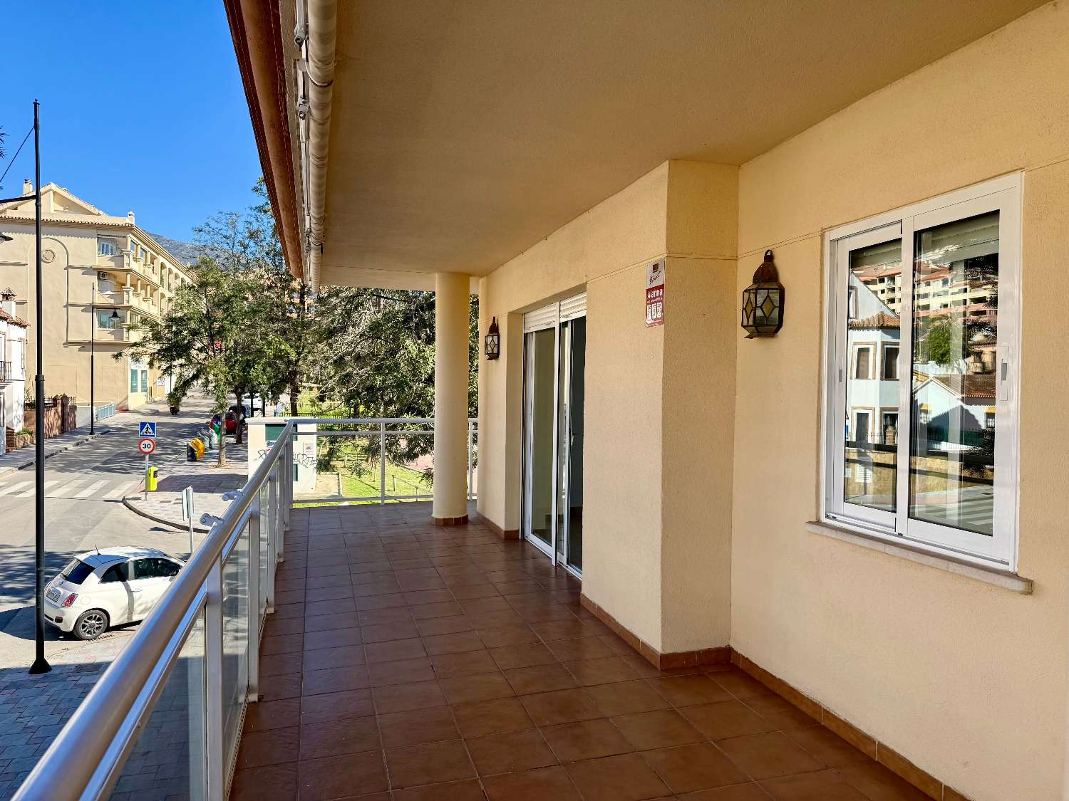 Piso de 3 dormitorios en Los Pacos, con garaje y piscina