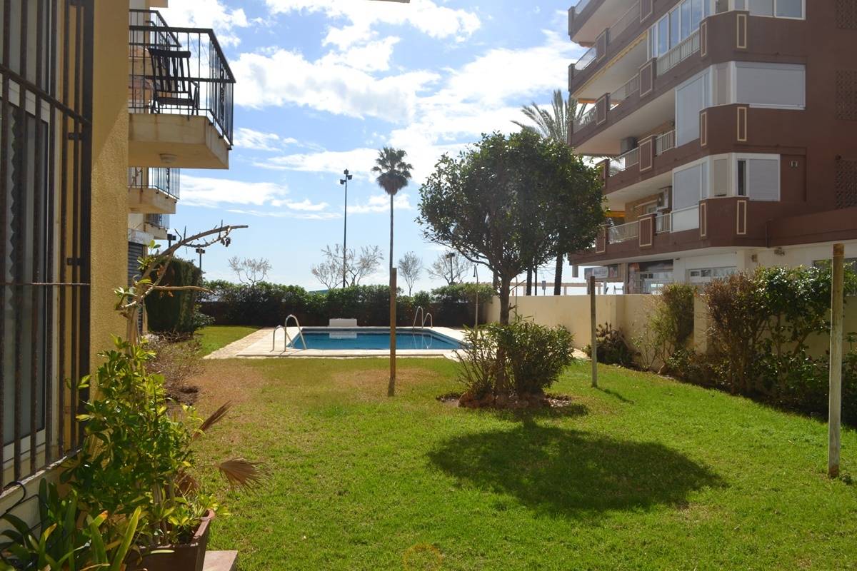 Apartment located on the Paseo Maritimo with beautiful sea views