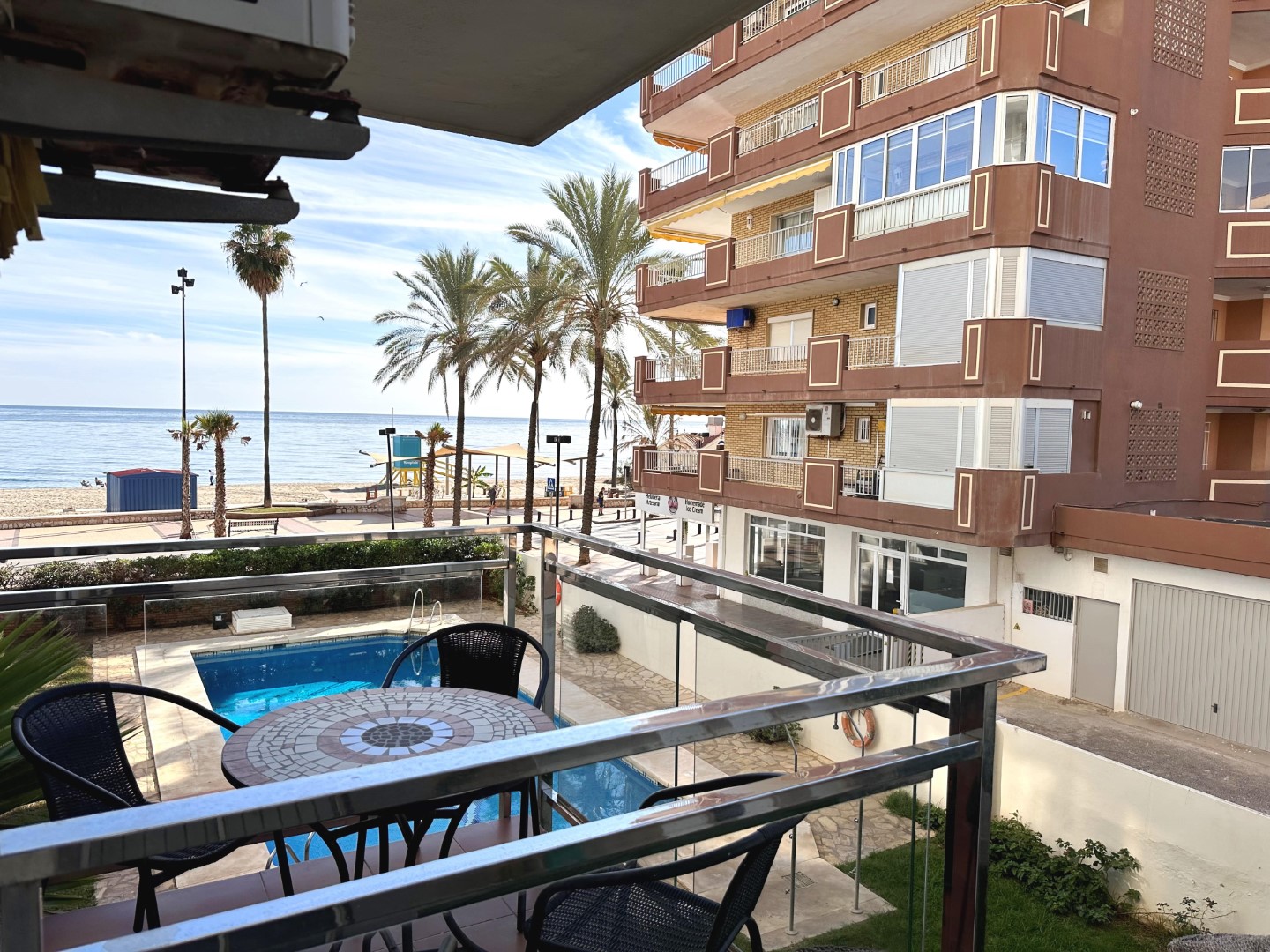 Apartment located on the Paseo Maritimo with beautiful sea views