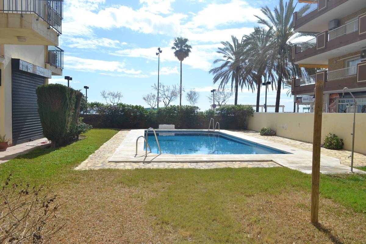 Apartment located on the Paseo Maritimo with beautiful sea views