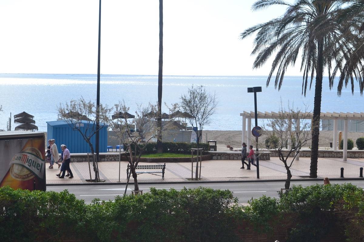 Lägenhet belägen på Paseo Maritimo med vacker havsutsikt