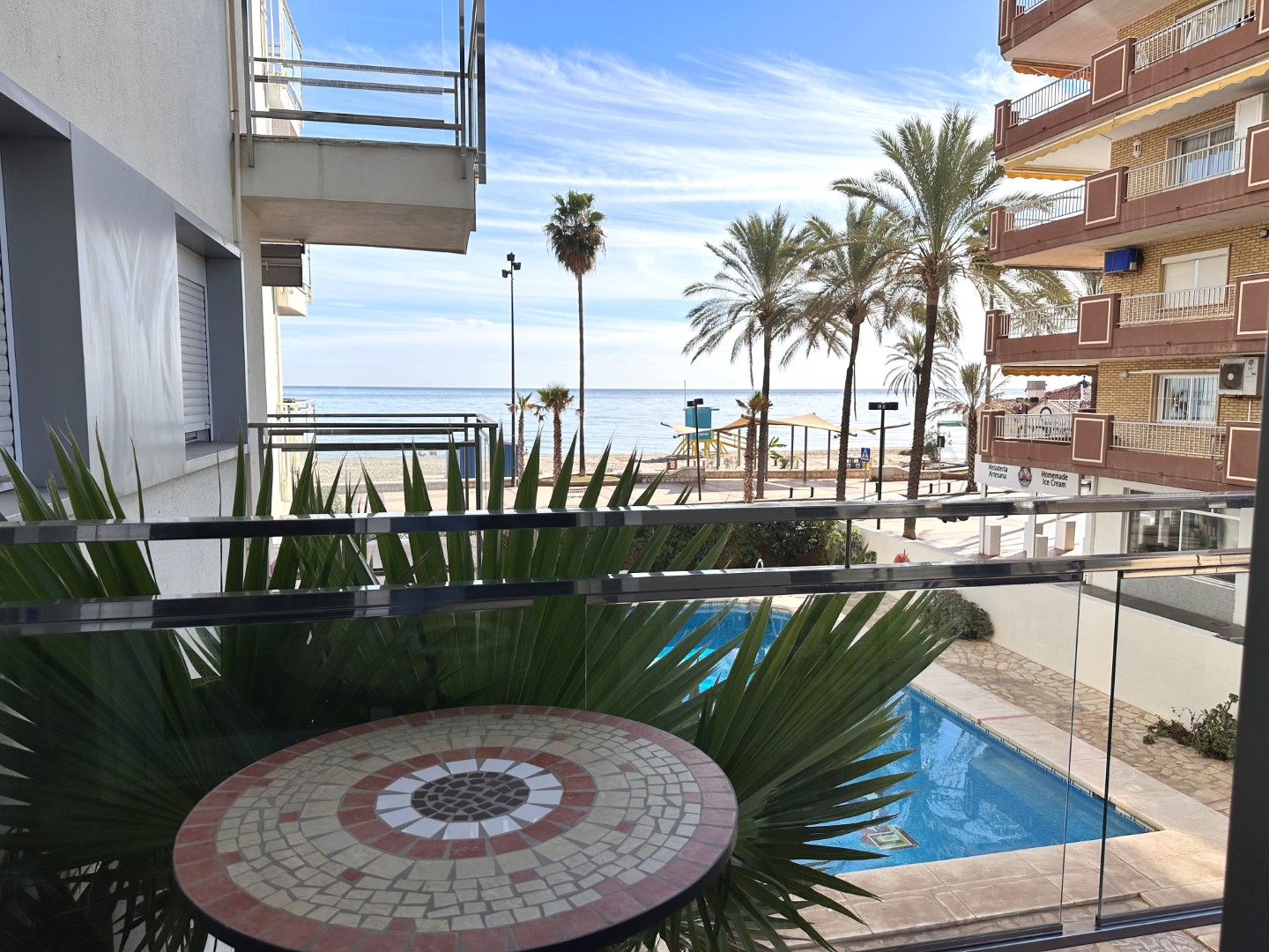 Apartment located on the Paseo Maritimo with beautiful sea views