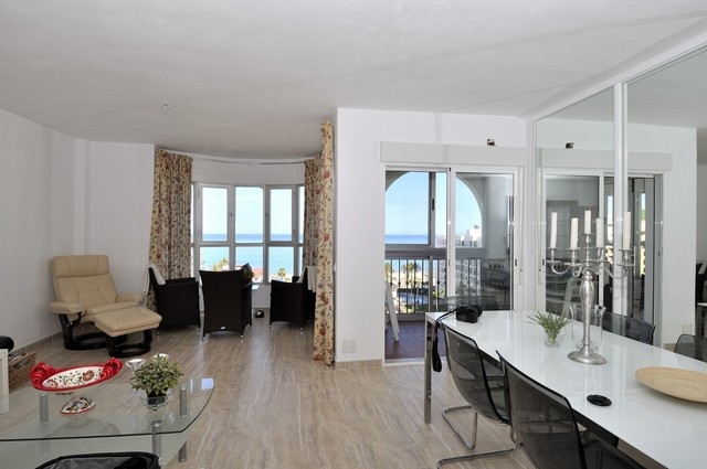 Precioso  Apartamento de 2 dormitorios con fabulosas vistas en 2ª línea de playa en Los Boliches