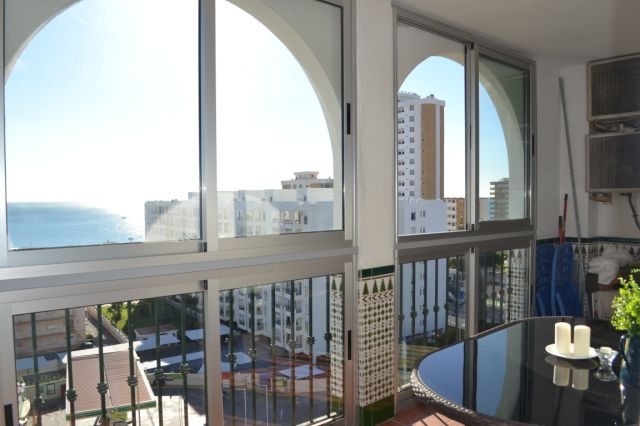 Precioso  Apartamento de 2 dormitorios con fabulosas vistas en 2ª línea de playa en Los Boliches