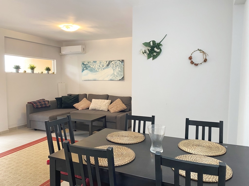 Amplio Apartamento de 2 dormitorios a solo 300 mts de la playa