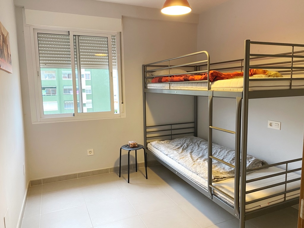 Amplio Apartamento de 2 dormitorios a solo 300 mts de la playa