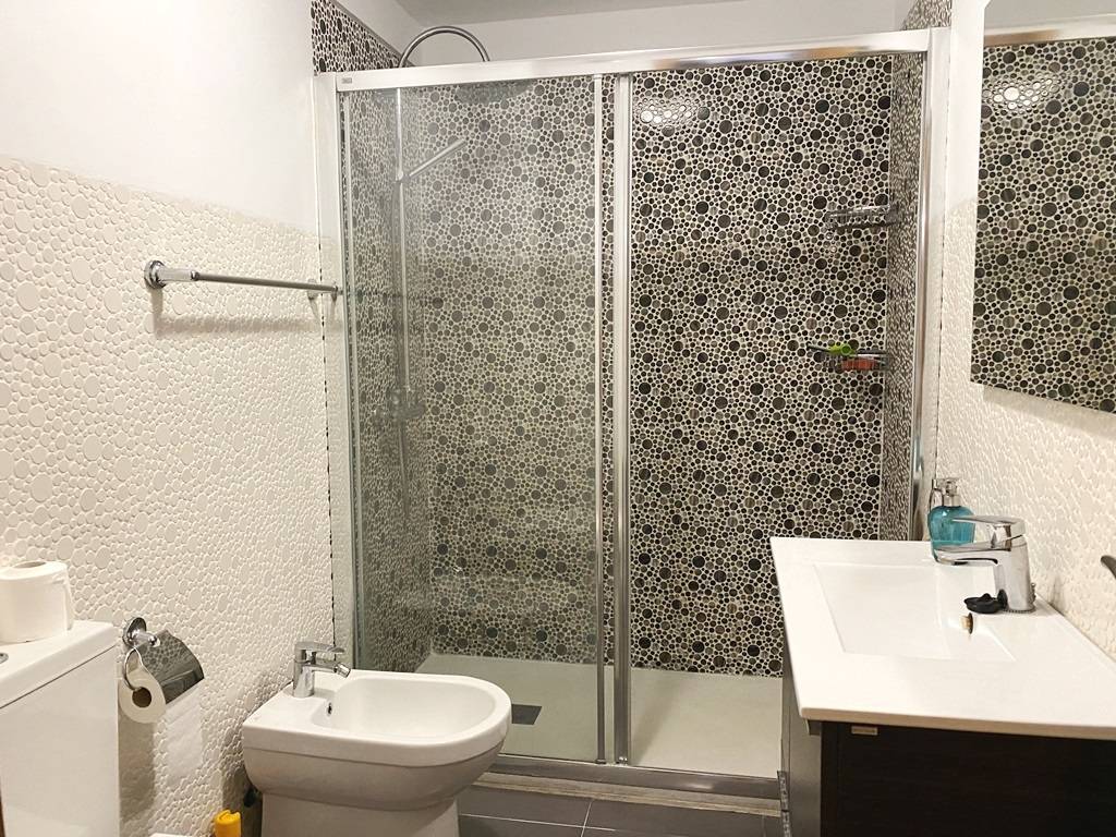 Amplio Apartamento de 2 dormitorios a solo 300 mts de la playa