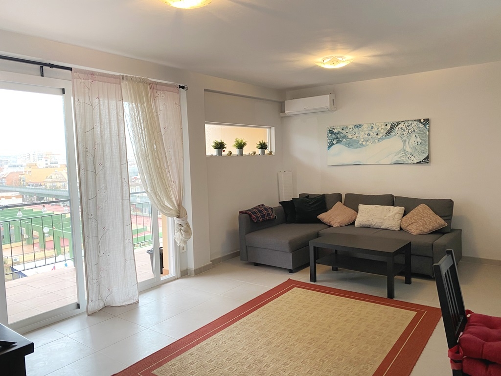 Amplio Apartamento de 2 dormitorios a solo 300 mts de la playa