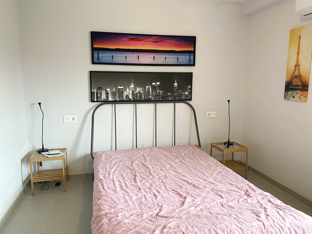 Amplio Apartamento de 2 dormitorios a solo 300 mts de la playa