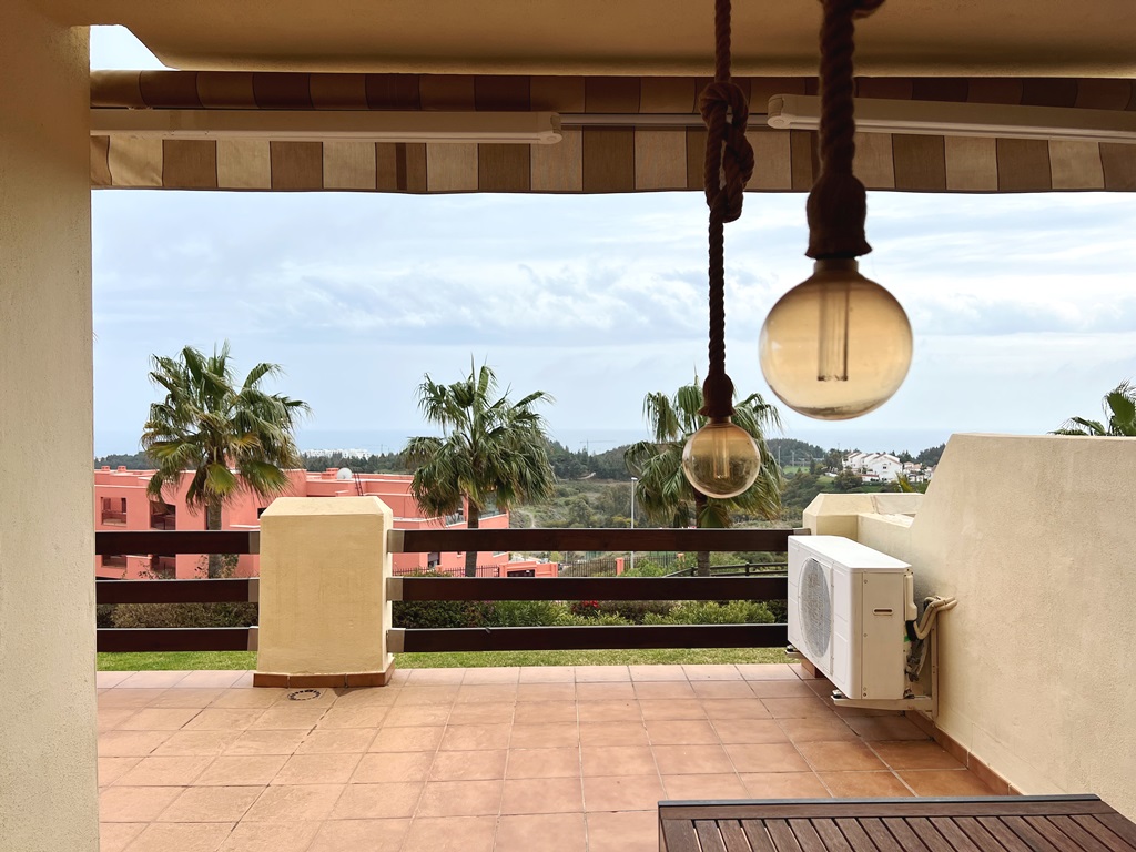 Very nice apartment with large south facing terrace and beautiful sea views