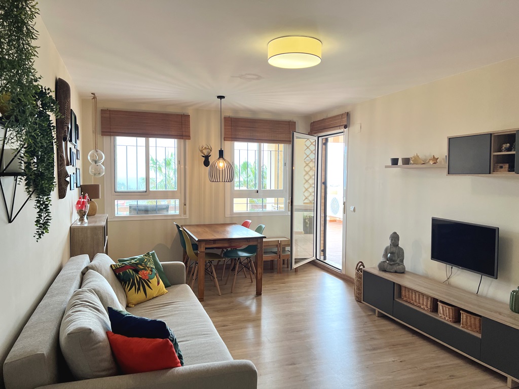 Very nice apartment with large south facing terrace and beautiful sea views