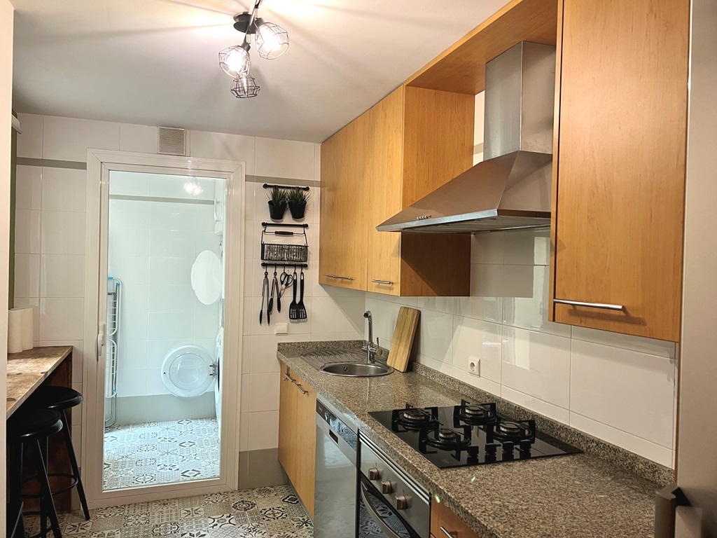 Very nice apartment with large south facing terrace and beautiful sea views