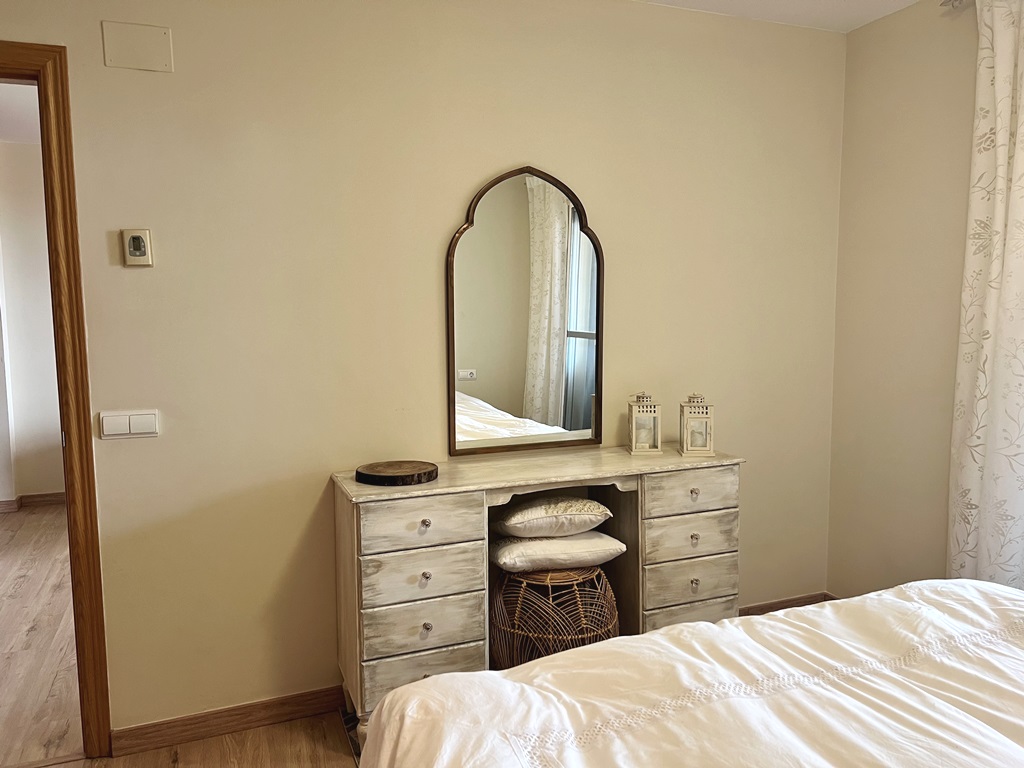 Very nice apartment with large south facing terrace and beautiful sea views