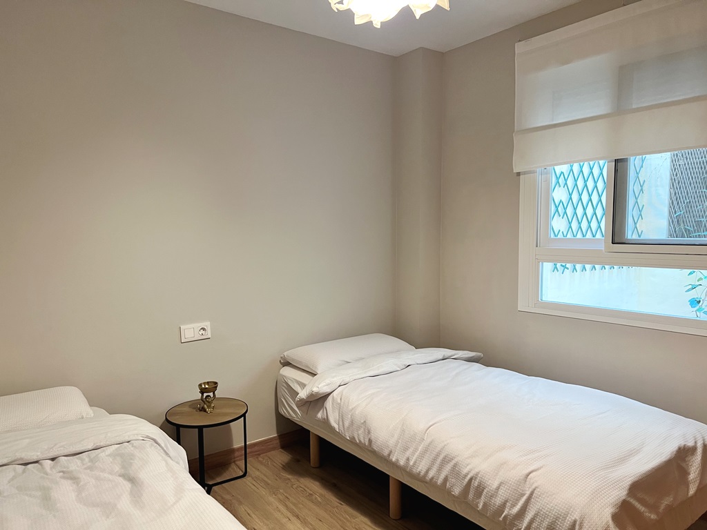 Very nice apartment with large south facing terrace and beautiful sea views