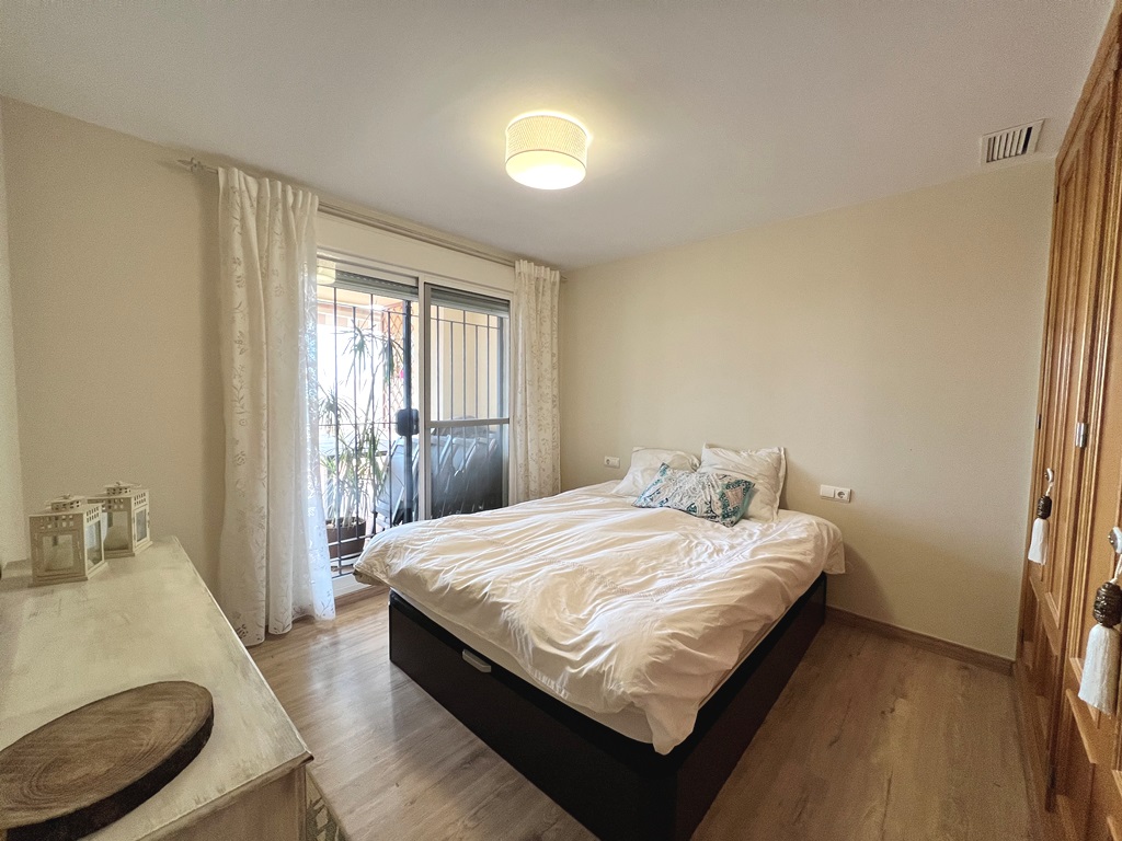 Very nice apartment with large south facing terrace and beautiful sea views
