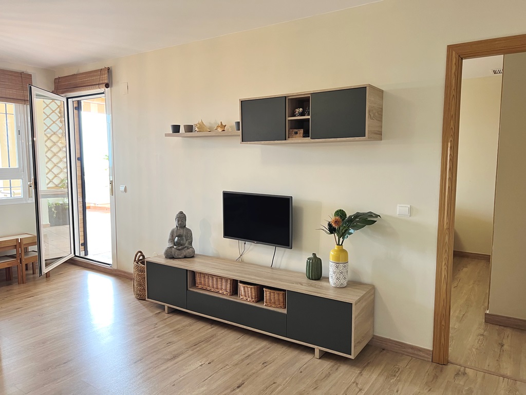 Very nice apartment with large south facing terrace and beautiful sea views