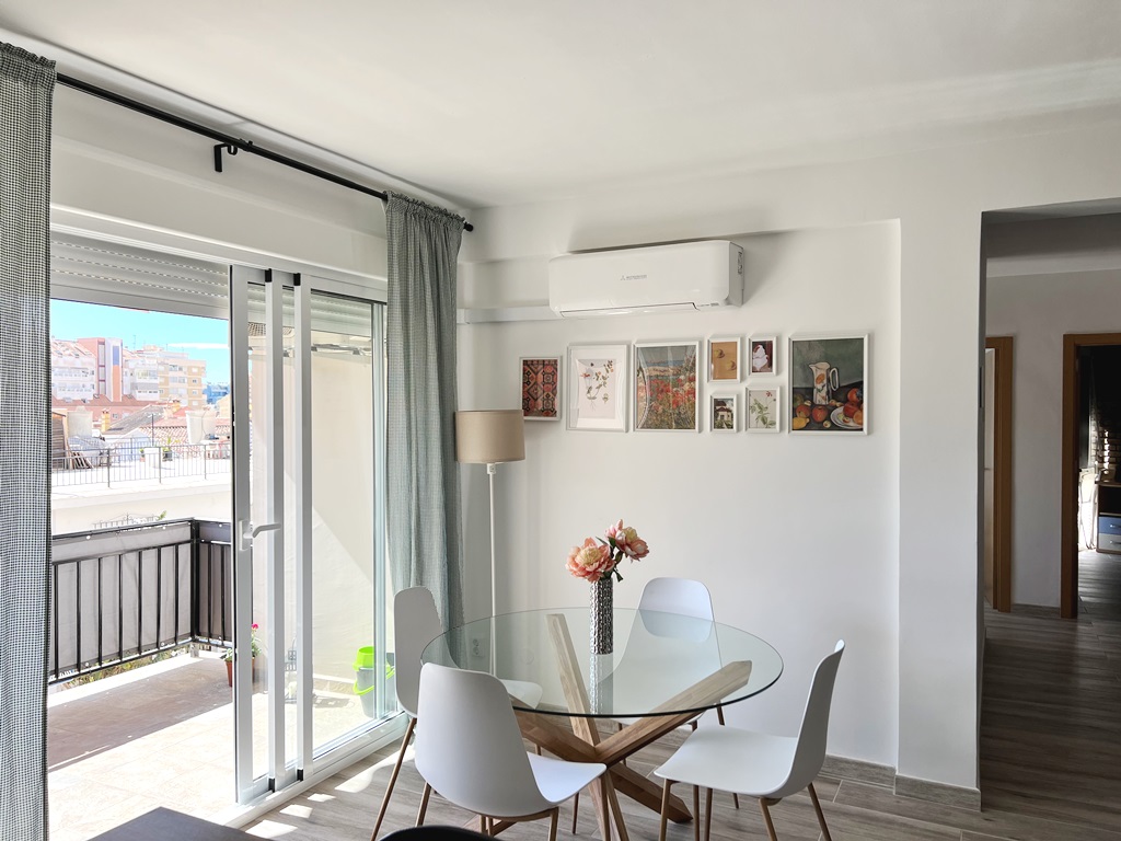 Apartamento totalmente reformado situado a tan solo 400 metros de la playa en Los Boliches