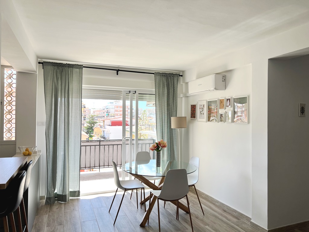 Apartamento totalmente reformado situado a tan solo 400 metros de la playa en Los Boliches