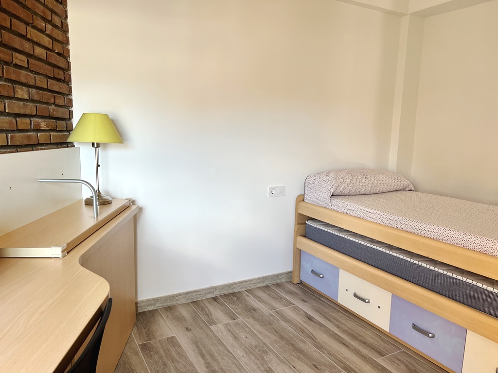 Apartamento totalmente reformado situado a tan solo 400 metros de la playa en Los Boliches