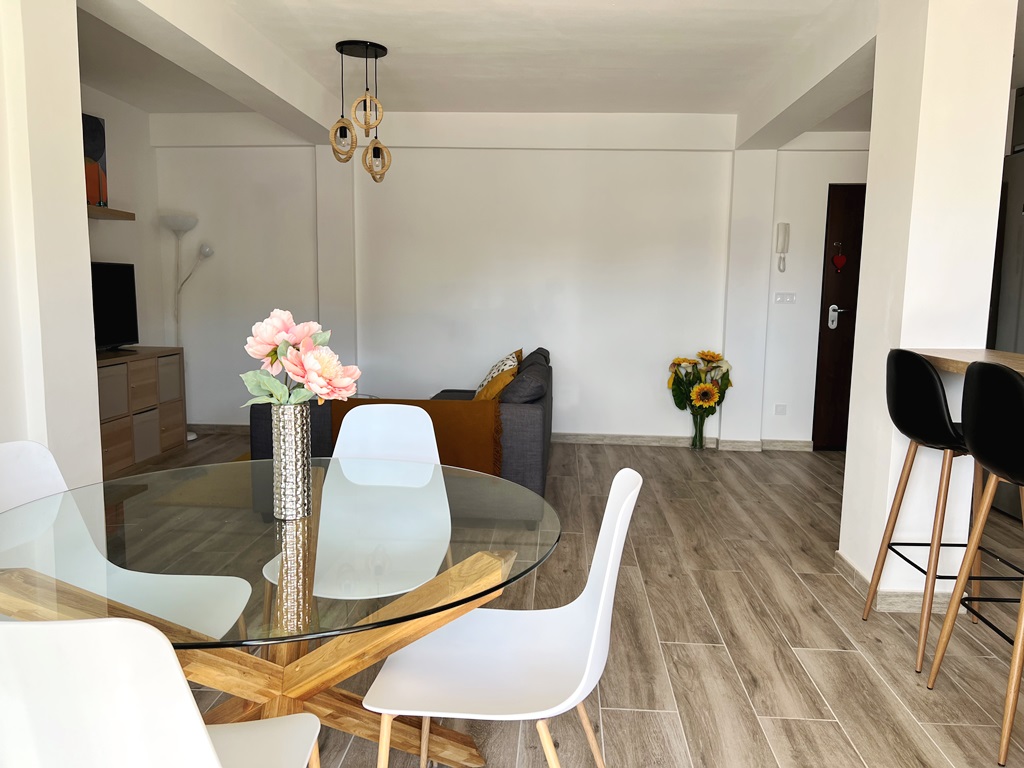Apartamento totalmente reformado situado a tan solo 400 metros de la playa en Los Boliches