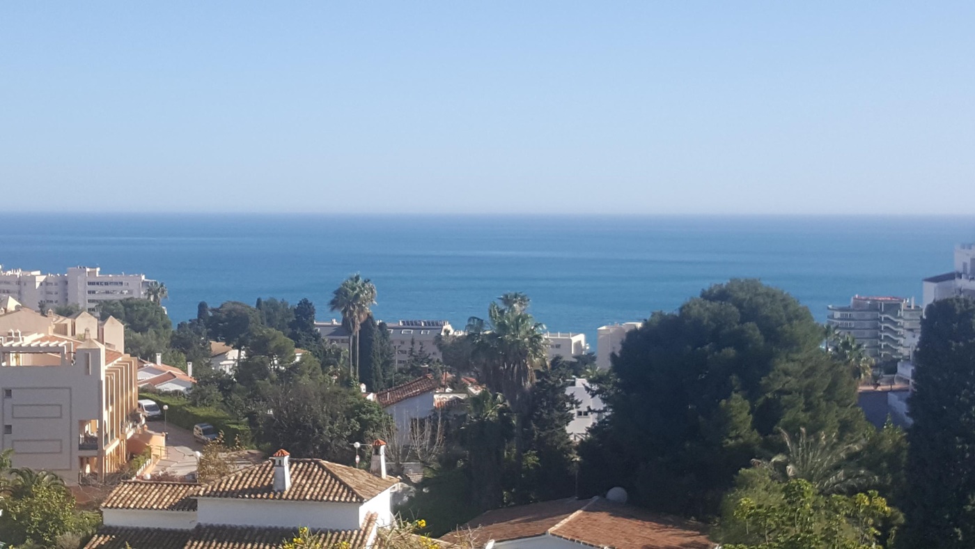 Spacious corner townhouse with a large sunny terrace with stunning sea views