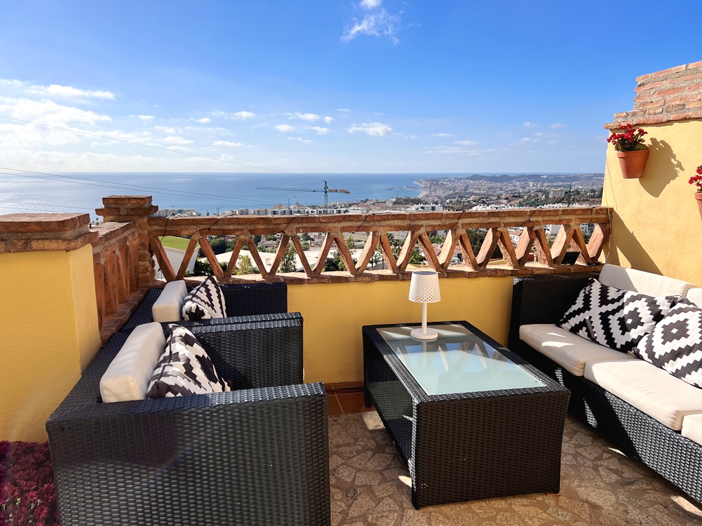 Lovely penthouse for sale in the well-known urbanization Reserva del Higueron