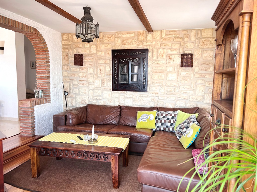 Charming villa in rustic style with  fantastic views towards the sea