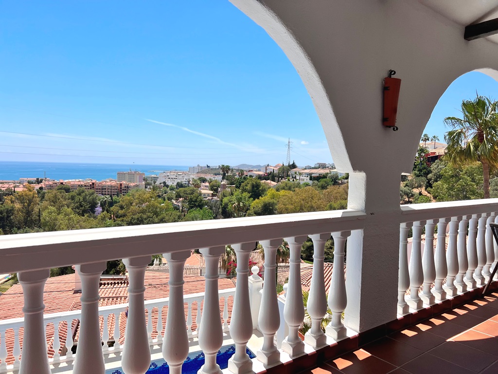 Encantadora villa en estilo rustico con fantásticas vistas al mar