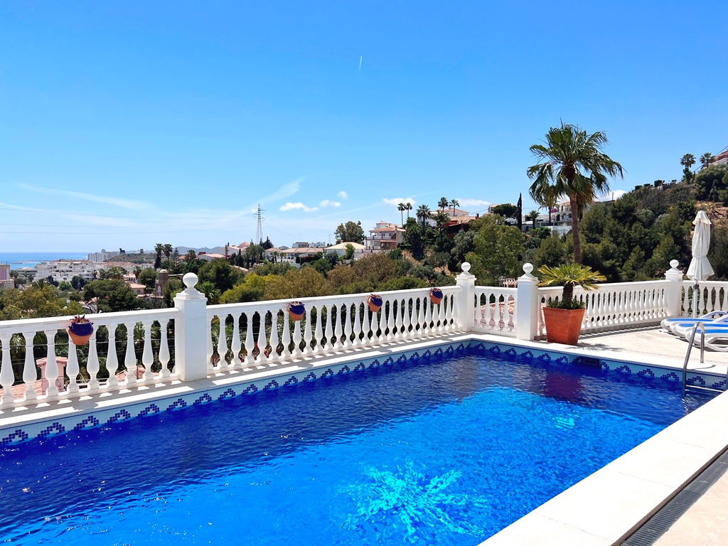 Encantadora villa en estilo rustico con fantásticas vistas al mar