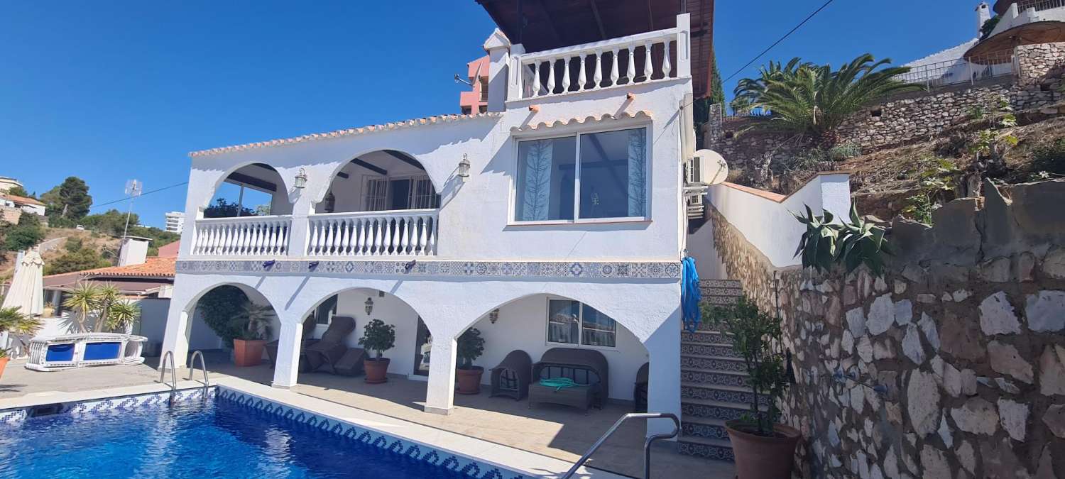 Charming villa in rustic style with  fantastic views towards the sea