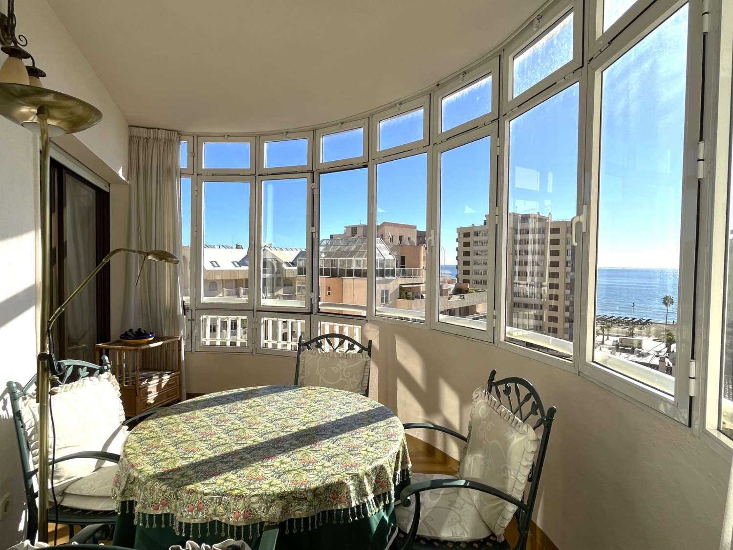 Fantástico piso con vistas al mar, a solo 100 mts de la playa