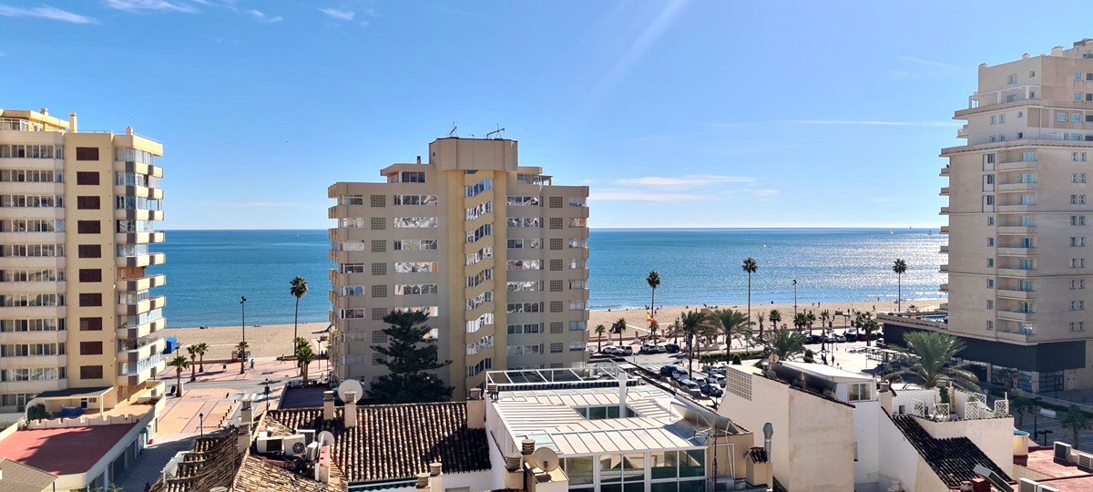 Fantástico piso con vistas al mar, a solo 100 mts de la playa