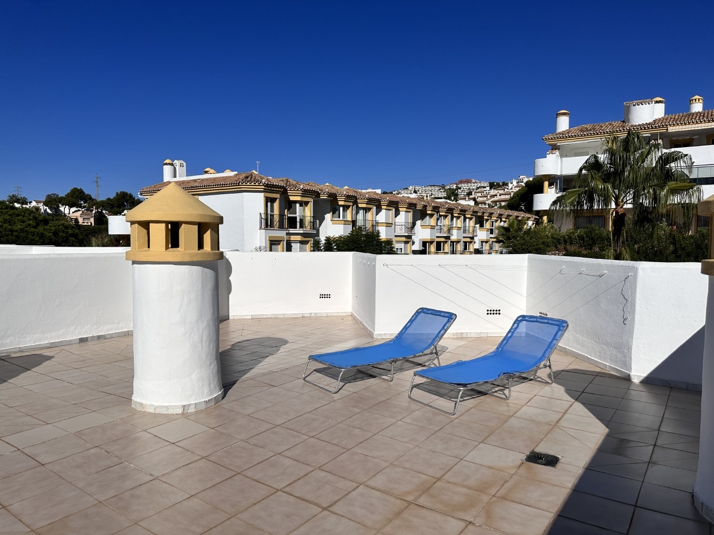 Penthouse with private roof terrace surrounded by the Calahonda golf course