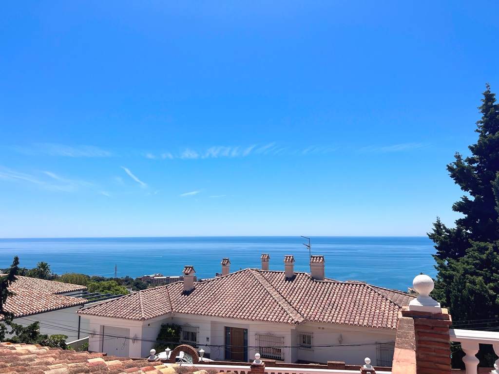 Charming villa in the area of Torremar, Benalmadena, with fantastic sea views