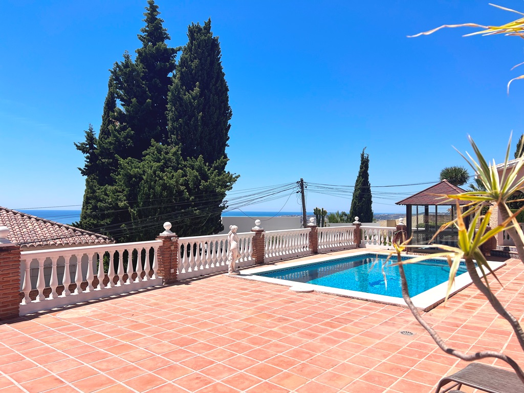 Charming villa in the area of Torremar, Benalmadena, with fantastic sea views