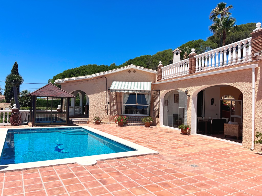 Charming villa in the area of Torremar, Benalmadena, with fantastic sea views