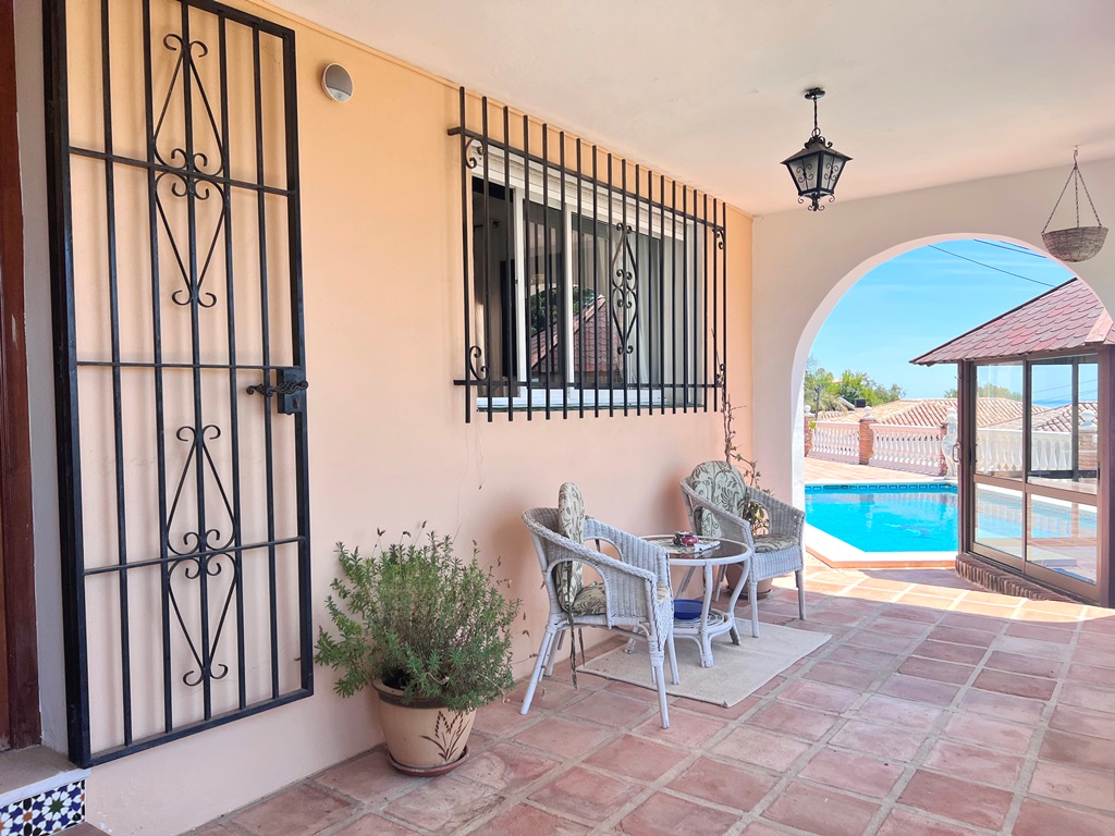 Charming villa in the area of Torremar, Benalmadena, with fantastic sea views