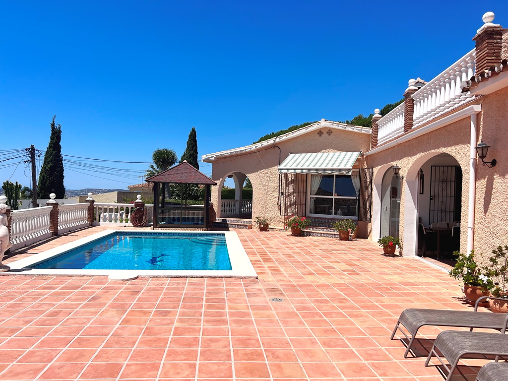 Charming villa in the area of Torremar, Benalmadena, with fantastic sea views