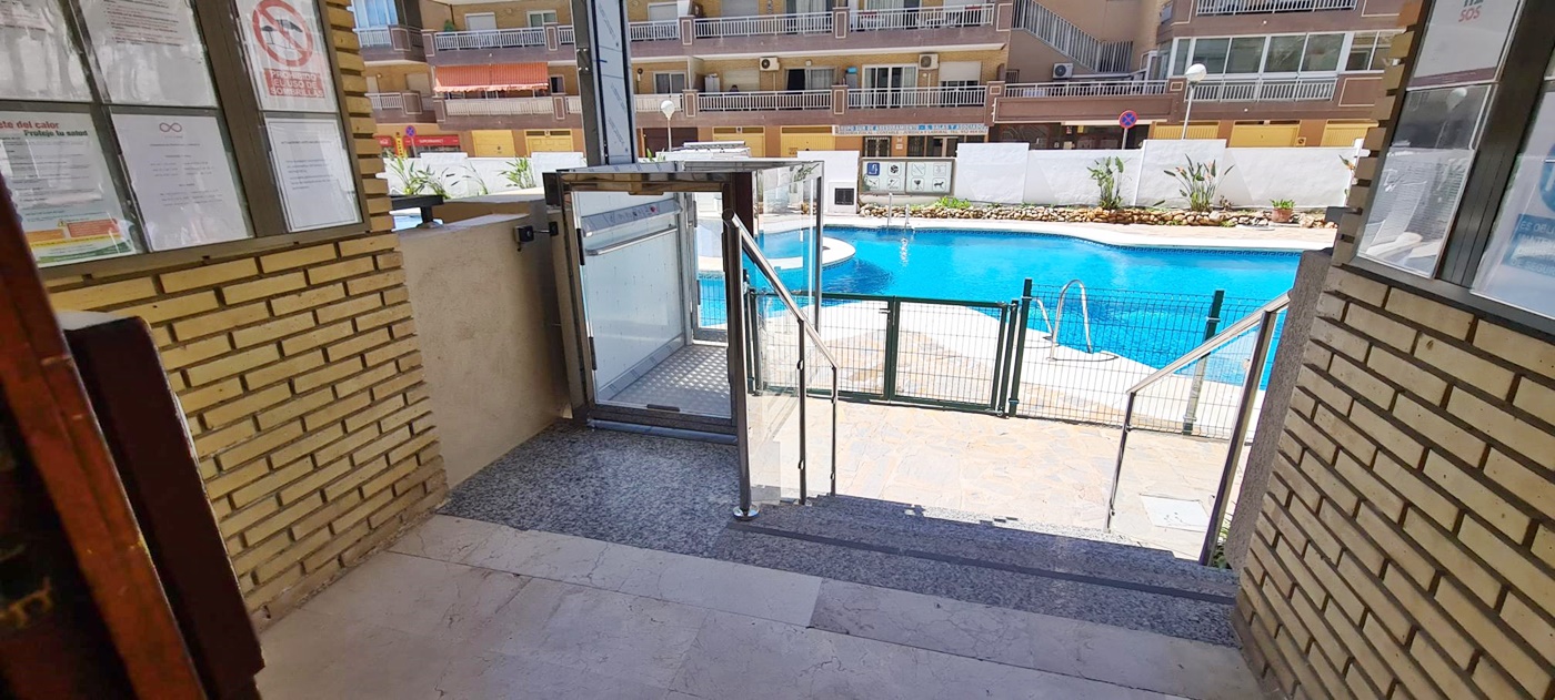 Apartamentos de 1 dormitorio en 1ª línea de playa, con fantásticas vistas al mar, piscina y garaje