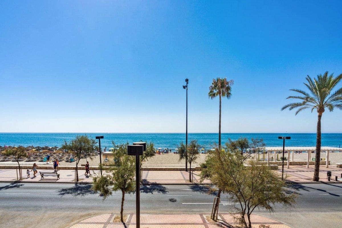 fantastic opportunity to buy your Apartment on the Paseo Marítimo de Los Boliches, with fabulous sea views, pool and garage