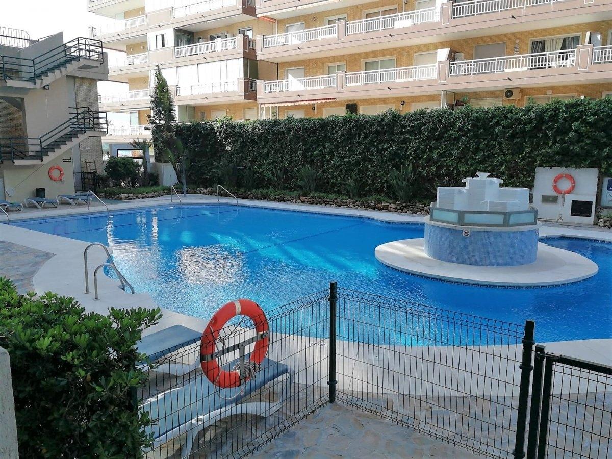 Apartamentos de 1 dormitorio en 1ª línea de playa, con fantásticas vistas al mar, piscina y garaje